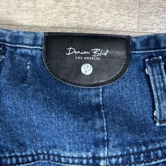 Denim Blvd. High Waisted Straight Leg Jeans, Front Seam Detail, Junior’s Size 5 - Picture 9 of 11